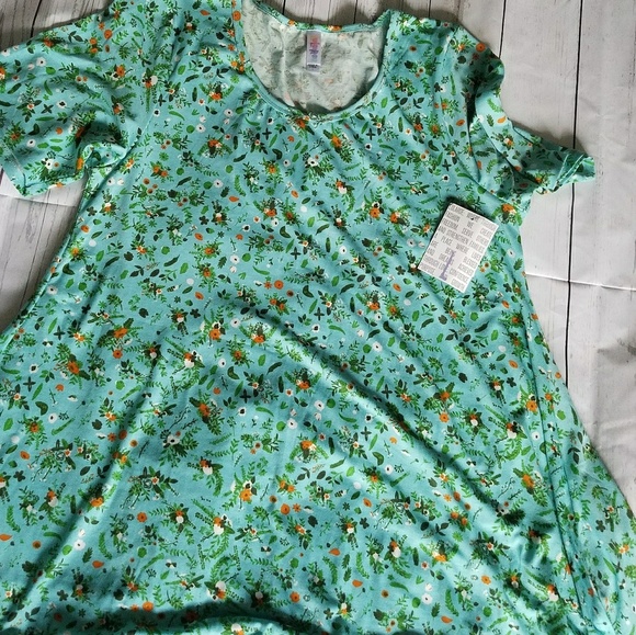 LuLaRoe Tops - Large Perfect T from Lularoe